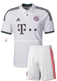 Bayern Munich Away Club Jersey : Very Exclusive Half Sleeve Jersey With Short Pant