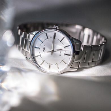 Casio hotsell white dial