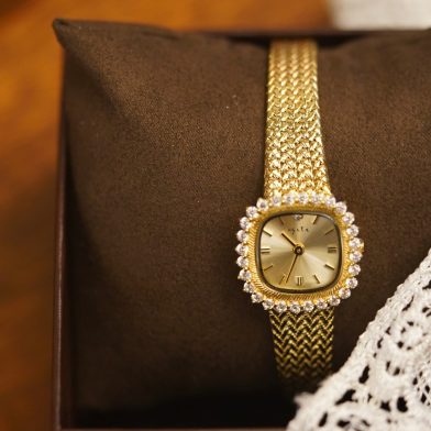 Fashionable Ladies Quartz Diamond Wristwatch - Golden image