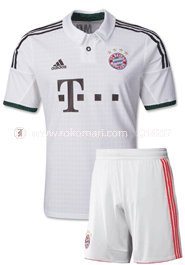 Bayern Munich Away Club Jersey : Very Exclusive Half Sleeve Jersey With Short Pant