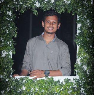 user-img